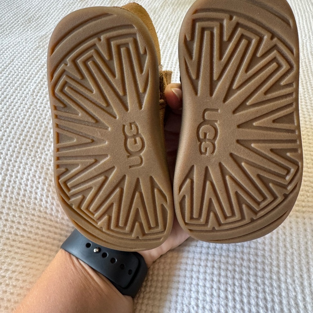 Ugg Baby/Toddler boots in Chestnut - size 4/5 - Picture 8 of 12